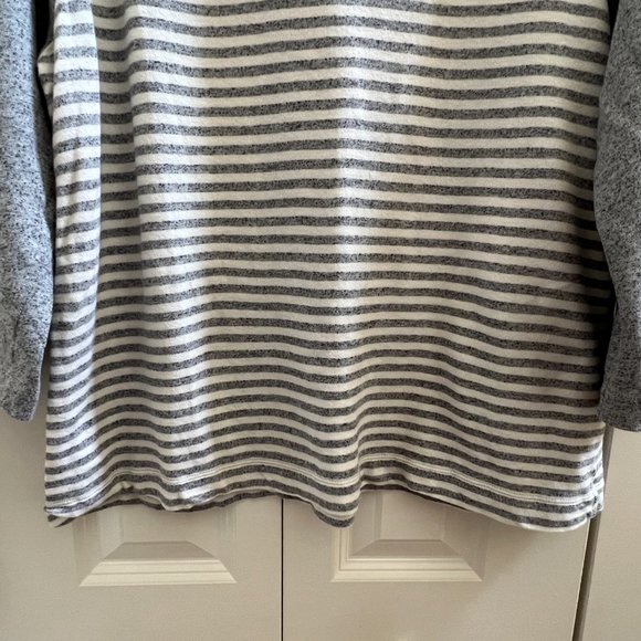 Loft Sweatshirt - Size XL - Picture 7 of 9